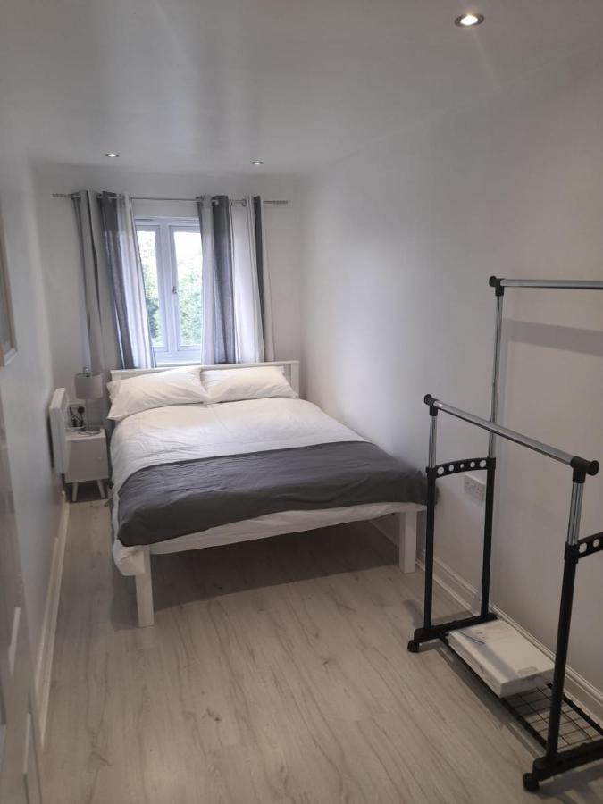 Penthouse Apartment Free Wi-Fi & Parking Occasional Bed Available Solihull Eksteriør billede