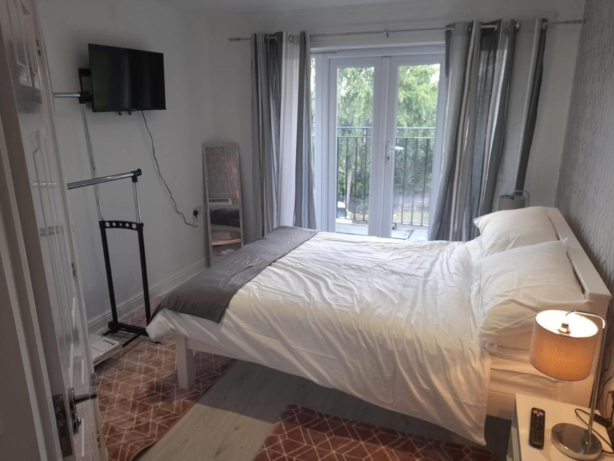 Penthouse Apartment Free Wi-Fi & Parking Occasional Bed Available Solihull Eksteriør billede