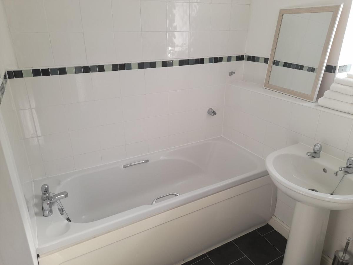Penthouse Apartment Free Wi-Fi & Parking Occasional Bed Available Solihull Eksteriør billede
